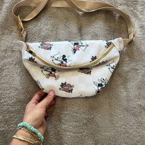 BRAND NEW Disney White and Tan Minnie Mickey Mouse Belt Bag